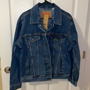 Levi’s Trucker Jacket Size Large (Color: Medium Stonewash)